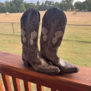 Ariat Distressed Leather Boots